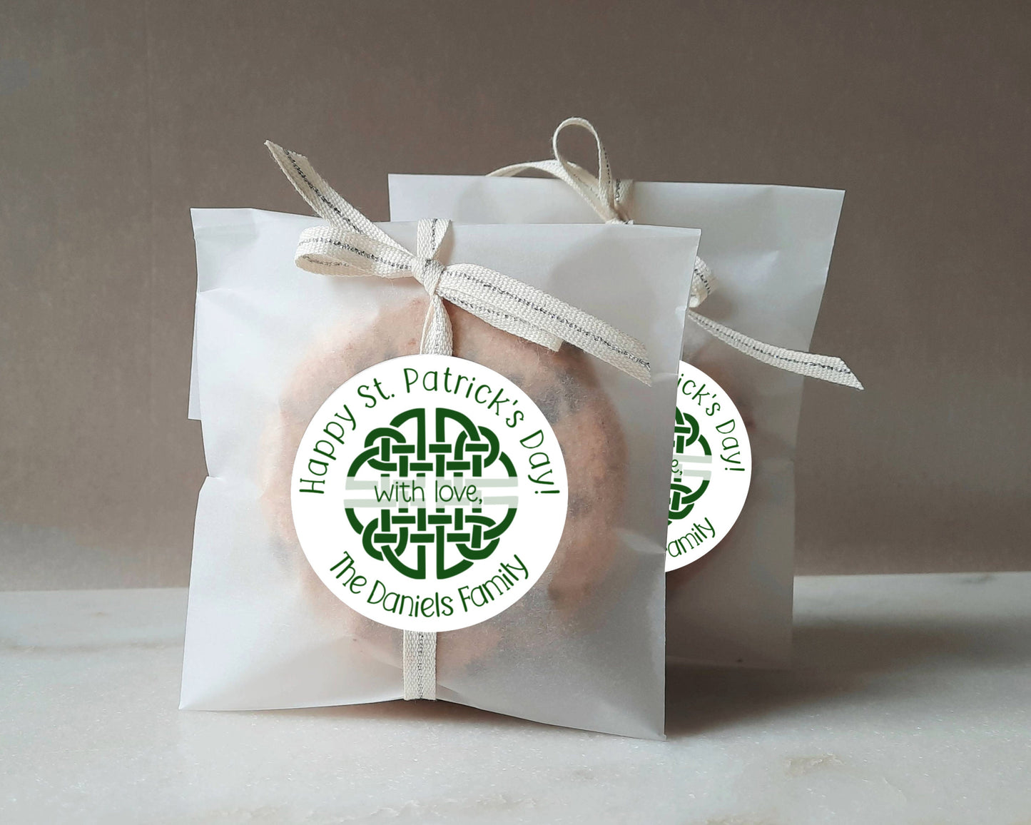 St. Patrick's Day Celtic Round Knot Irish Dark Green Saint Gift Giving Round Teacher Kids Class Party Favors Label Stickers Multiple Sizes